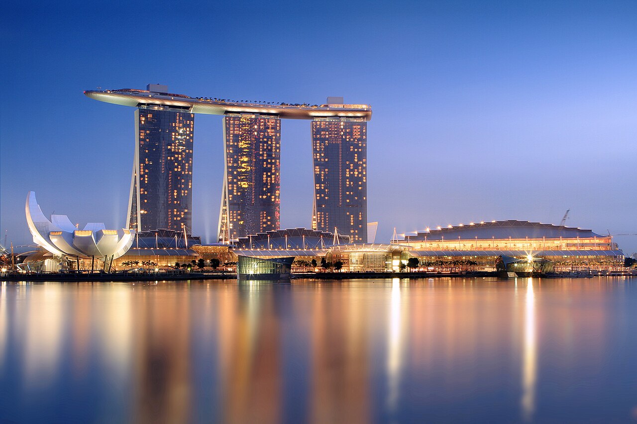 Singapore skyline and Marina Bay at dusk